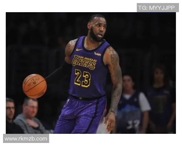 足球明星意外成追求对象女生们的疯狂追逐背后故事揭秘