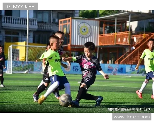 幼儿园足球明星闪耀赛场小小球员展现无限潜力与激情 幼儿园足球明星闪耀赛场小小球员展现无限潜力与激情
